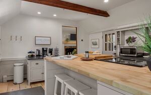 Saltwind Cottage Near Rail Trail and Beaches - Harwich, Massachusetts