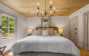 Saltwind Cottage Near Rail Trail and Beaches - Harwich, Massachusetts