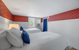Saltwind Cottage Near Rail Trail and Beaches - Harwich, Massachusetts