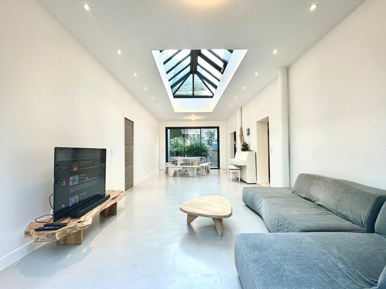 Spacious Five Bedroom Home with Private Garden - Bagneux, Paris, France