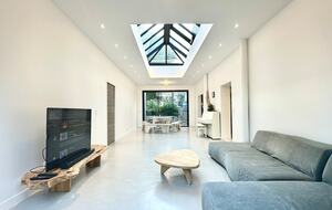 Spacious Five Bedroom Home with Private Garden - Bagneux, Paris, France