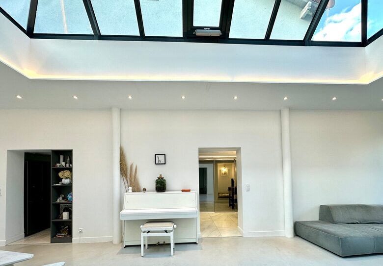 Spacious Five Bedroom Home with Private Garden - Bagneux, Paris, France