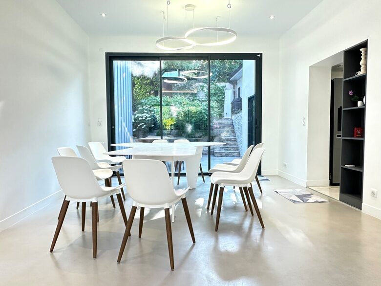 Spacious Five Bedroom Home with Private Garden - Bagneux, Paris, France