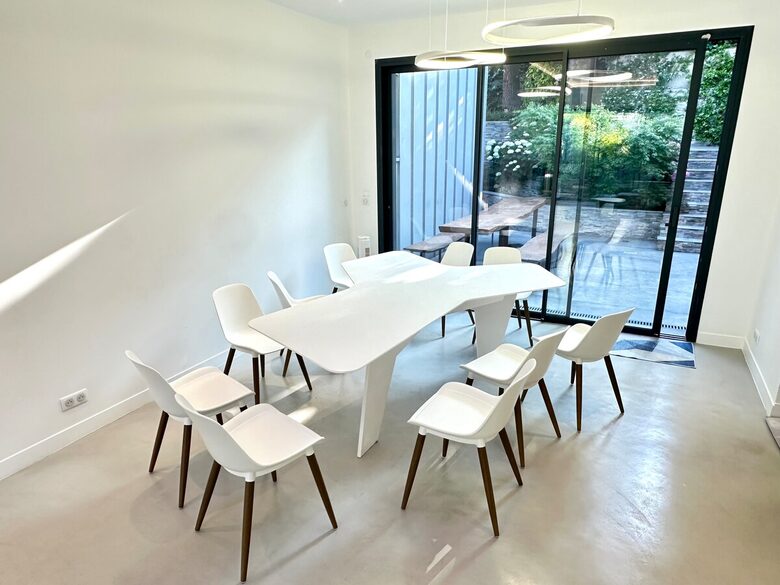 Spacious Five Bedroom Home with Private Garden - Bagneux, Paris, France