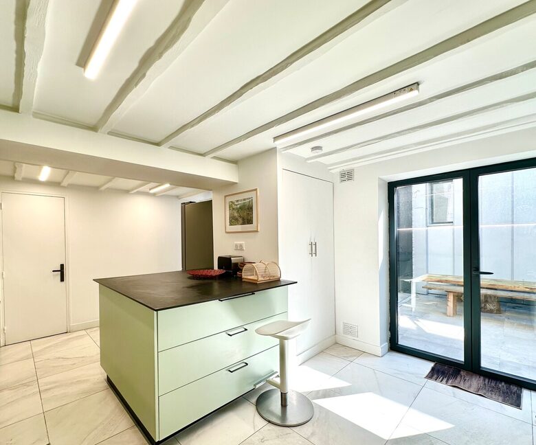 Spacious Five Bedroom Home with Private Garden - Bagneux, Paris, France