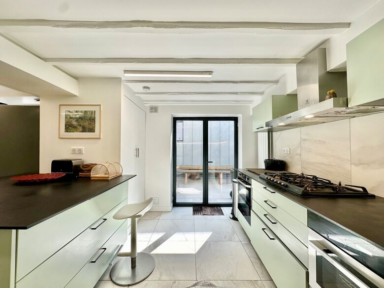 Spacious Five Bedroom Home with Private Garden - Bagneux, Paris, France