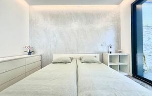 Spacious Five Bedroom Home with Private Garden - Bagneux, Paris, France