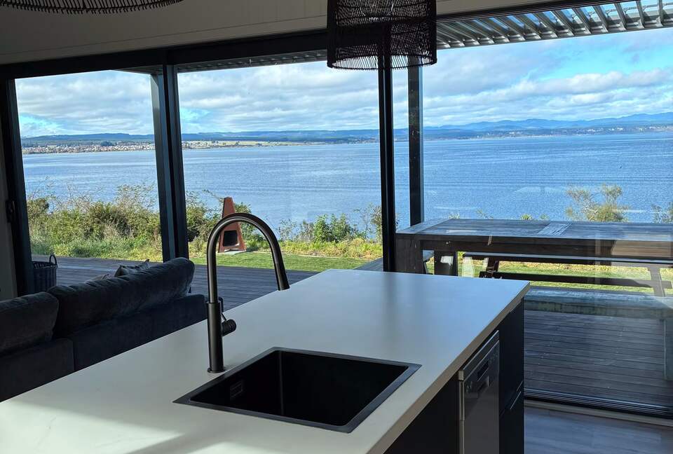 Lake Taupō Retreat with Panoramic Water Views - Taupō, New Zealand