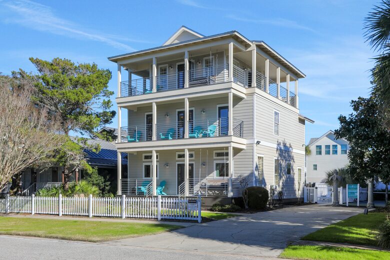 Destin Gulf View Retreat with Private Court - Destin, Florida