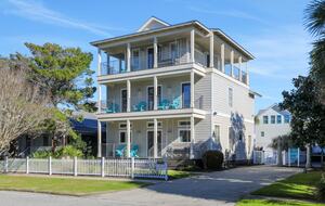 Destin Gulf View Retreat with Private Court - Destin, Florida