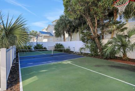 Destin Gulf View Retreat with Private Court - Destin, Florida