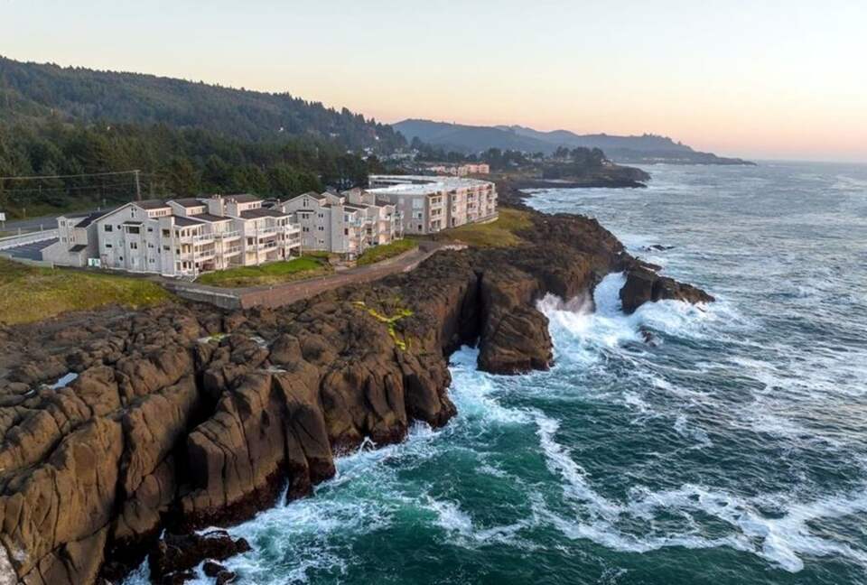Depoe Bay Whale Watch Retreat - Depoe Bay, Oregon