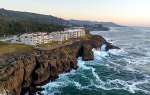 Depoe Bay Whale Watch Retreat - Depoe Bay, Oregon
