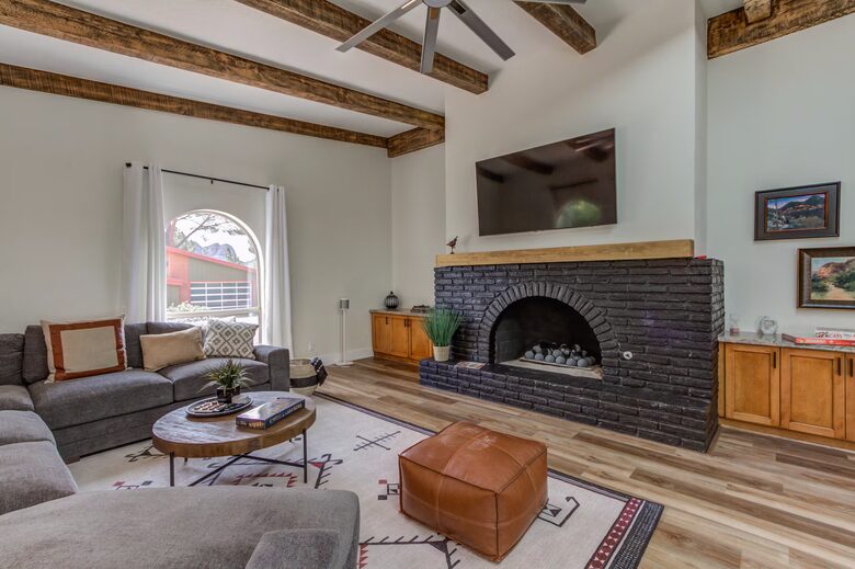 Mid-Century Retreat in Sedona's Dark Sky Country - Sedona, Arizona