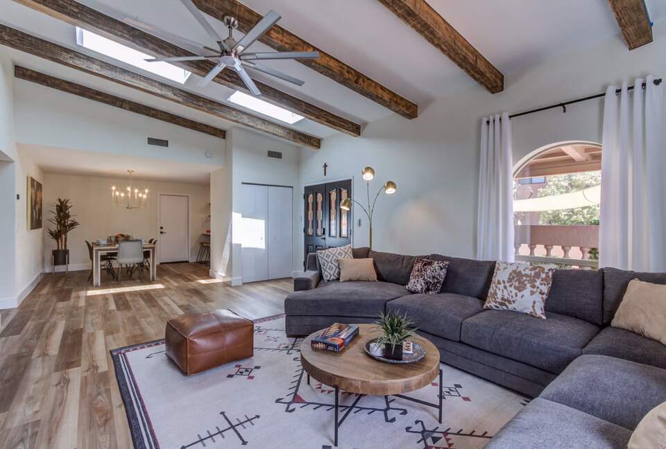 Mid-Century Retreat in Sedona's Dark Sky Country - Sedona, Arizona