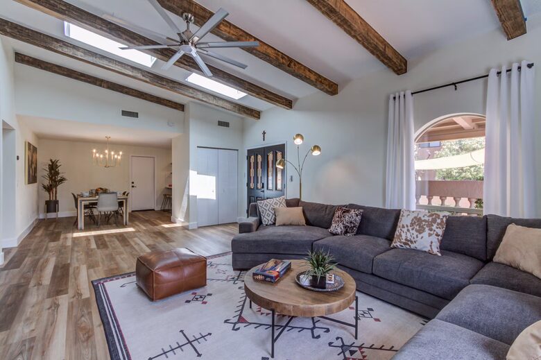 Mid-Century Retreat in Sedona's Dark Sky Country - Sedona, Arizona