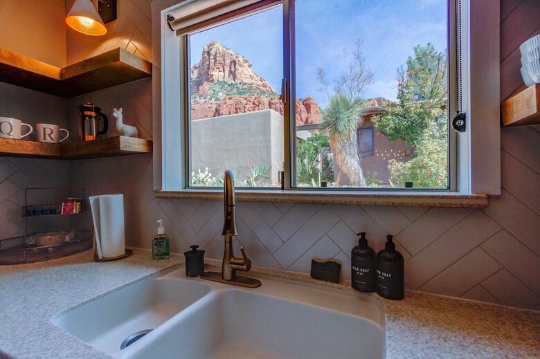 Mid-Century Retreat in Sedona's Dark Sky Country - Sedona, Arizona