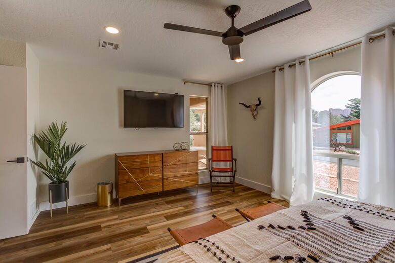Mid-Century Retreat in Sedona's Dark Sky Country - Sedona, Arizona