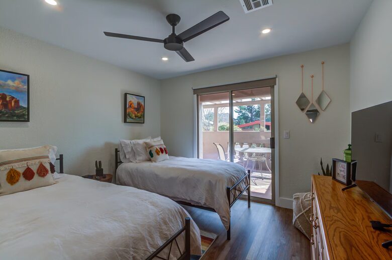 Mid-Century Retreat in Sedona's Dark Sky Country - Sedona, Arizona