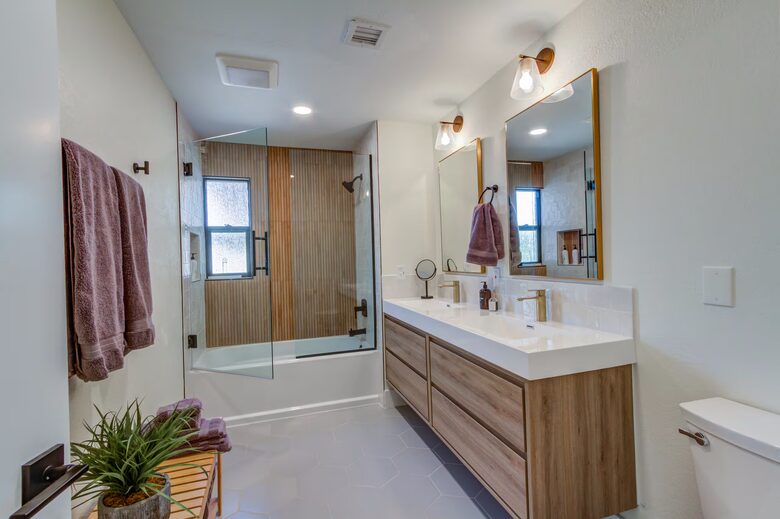 Mid-Century Retreat in Sedona's Dark Sky Country - Sedona, Arizona