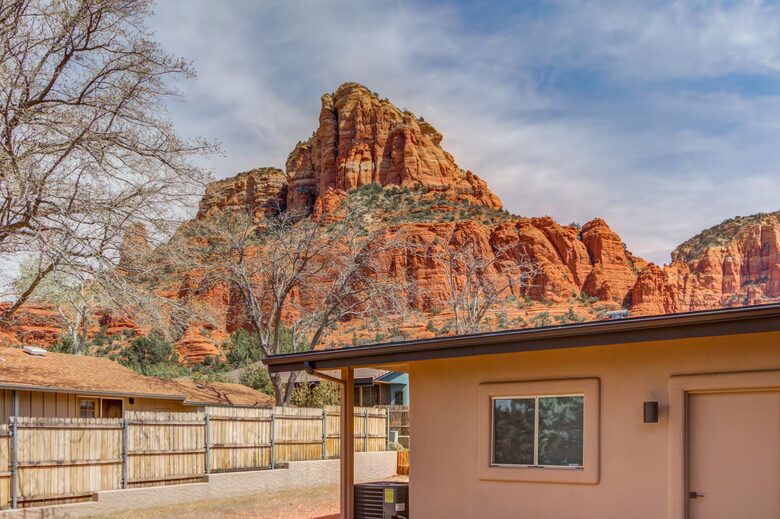 Mid-Century Retreat in Sedona's Dark Sky Country - Sedona, Arizona