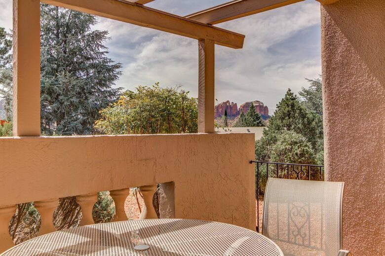 Mid-Century Retreat in Sedona's Dark Sky Country - Sedona, Arizona
