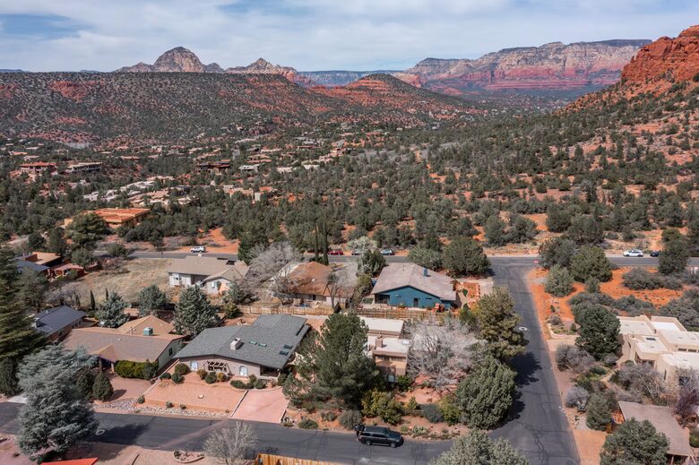 Mid-Century Retreat in Sedona's Dark Sky Country - Sedona, Arizona