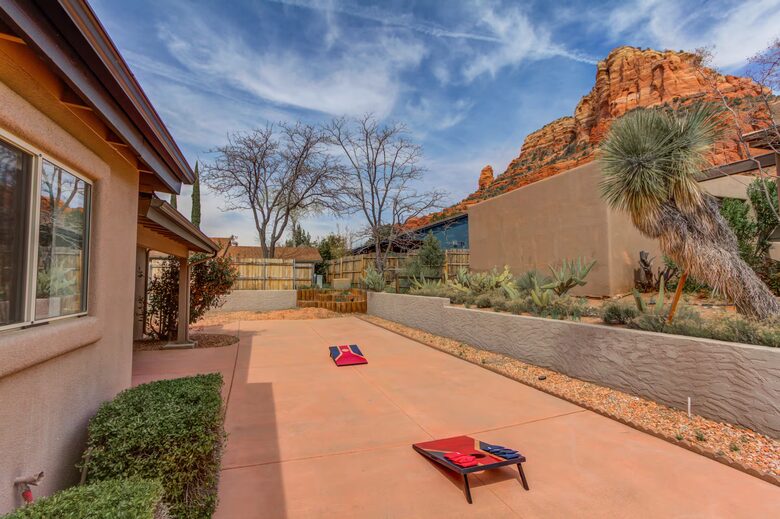 Mid-Century Retreat in Sedona's Dark Sky Country - Sedona, Arizona