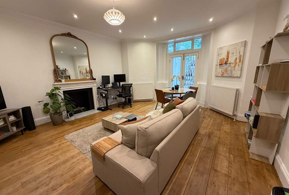 Sophisticated Holland Park Apartment - London, United Kingdom