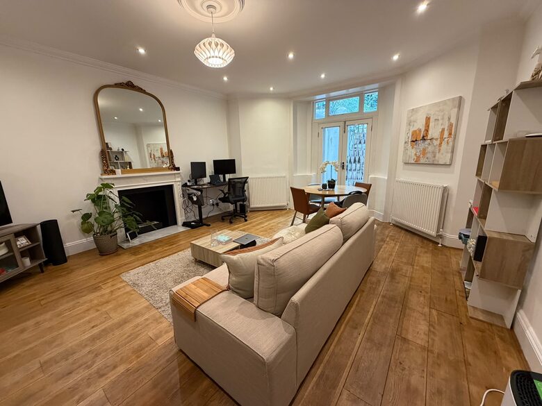 Sophisticated Holland Park Apartment - London, United Kingdom