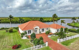 Port Charlotte Waterfront Retreat with Private Dock - Port Charlotte, Florida