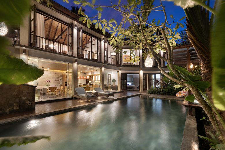 Elegant Jimbaran Retreat with Resort Amenities & Lush Privacy - Jimbaran Bay, Indonesia