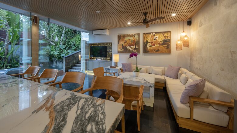 Elegant Jimbaran Retreat with Resort Amenities & Lush Privacy - Jimbaran Bay, Indonesia