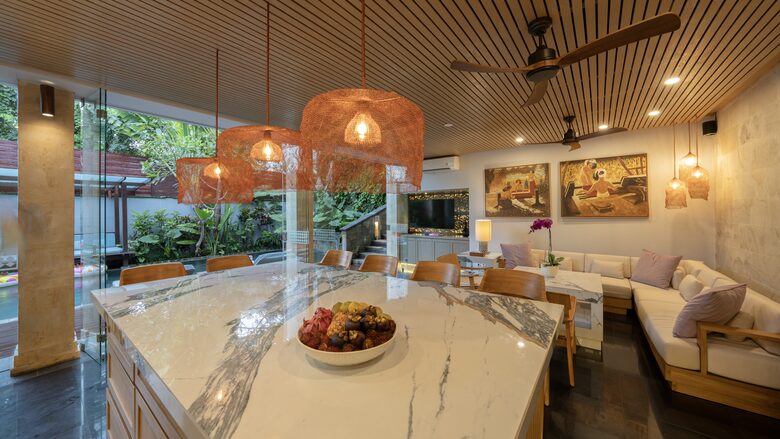 Elegant Jimbaran Retreat with Resort Amenities & Lush Privacy - Jimbaran Bay, Indonesia