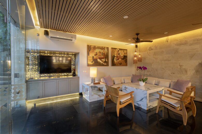 Elegant Jimbaran Retreat with Resort Amenities & Lush Privacy - Jimbaran Bay, Indonesia