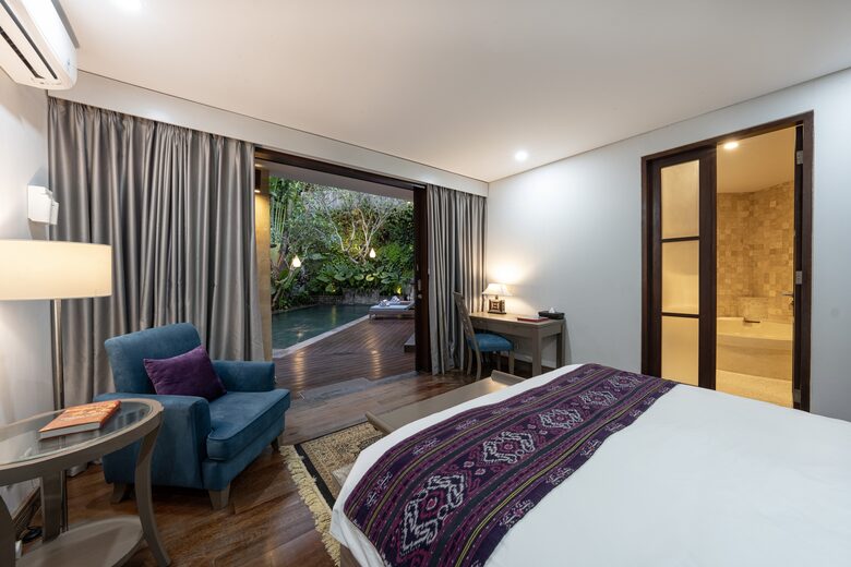 Elegant Jimbaran Retreat with Resort Amenities & Lush Privacy - Jimbaran Bay, Indonesia