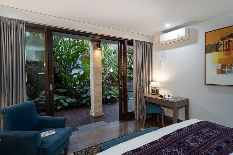 Elegant Jimbaran Retreat with Resort Amenities & Lush Privacy - Jimbaran Bay, Indonesia
