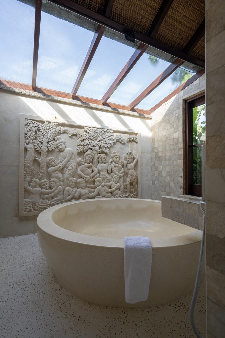 Elegant Jimbaran Retreat with Resort Amenities & Lush Privacy - Jimbaran Bay, Indonesia