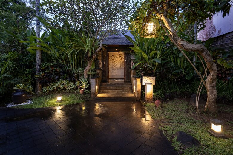 Elegant Jimbaran Retreat with Resort Amenities & Lush Privacy - Jimbaran Bay, Indonesia