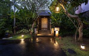 Elegant Jimbaran Retreat with Resort Amenities & Lush Privacy - Jimbaran Bay, Indonesia