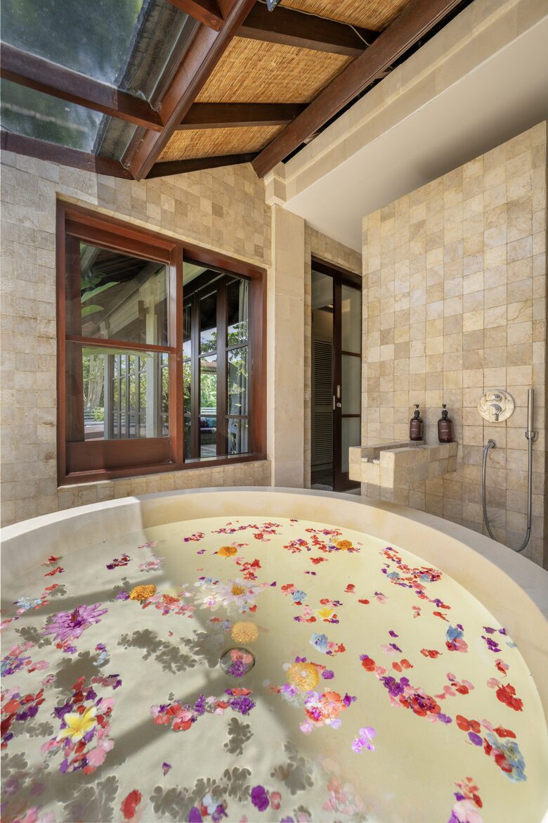 Elegant Jimbaran Retreat with Resort Amenities & Lush Privacy - Jimbaran Bay, Indonesia