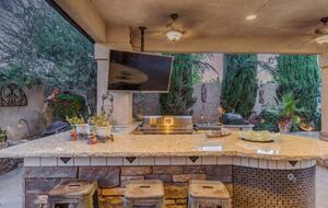 Private Backyard Oasis Near Bakersfield's Best Attractions - Bakersfield, California