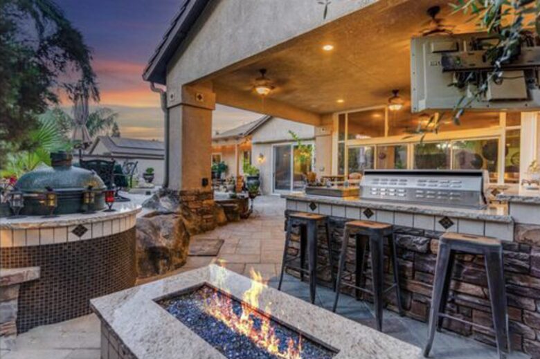 Private Backyard Oasis Near Bakersfield's Best Attractions - Bakersfield, California