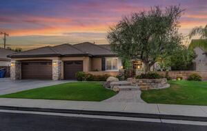 Private Backyard Oasis Near Bakersfield's Best Attractions - Bakersfield, California