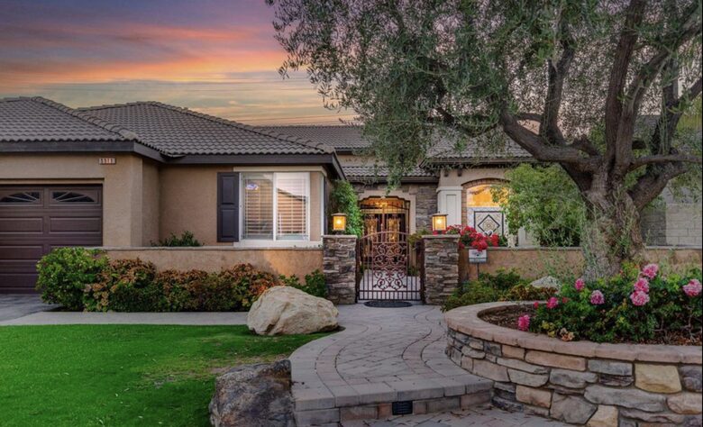 Private Backyard Oasis Near Bakersfield's Best Attractions - Bakersfield, California