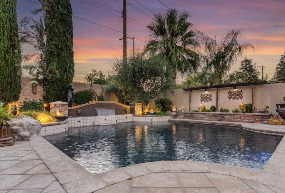 Private Backyard Oasis Near Bakersfield's Best Attractions - Bakersfield, California
