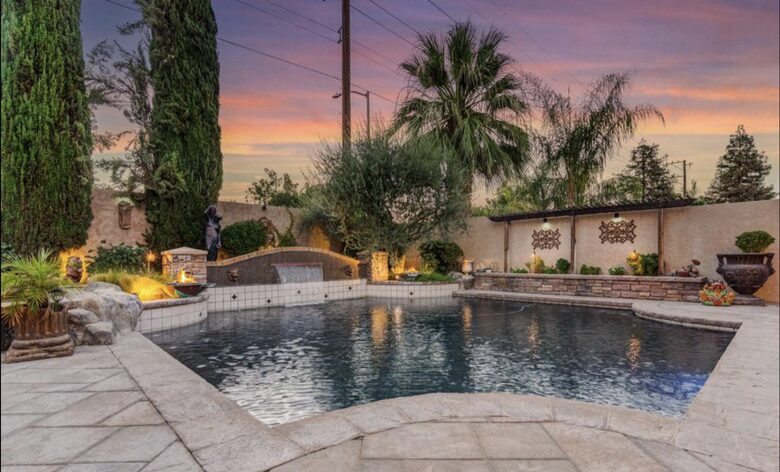 Private Backyard Oasis Near Bakersfield's Best Attractions - Bakersfield, California