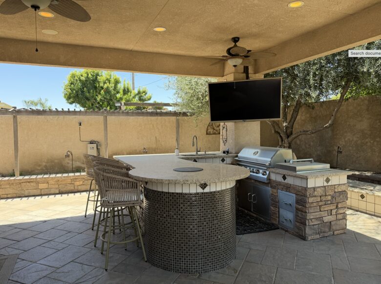 Private Backyard Oasis Near Bakersfield's Best Attractions - Bakersfield, California