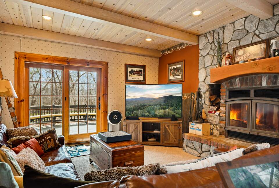 Lake Arrowhead Fireside Gathering Lodge - Lake Arrowhead, California
