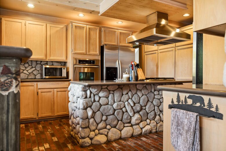 Lake Arrowhead Fireside Gathering Lodge - Lake Arrowhead, California